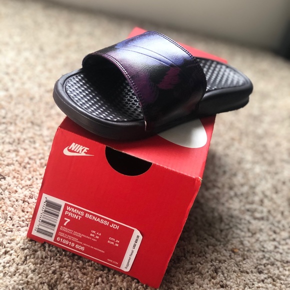 nike burgundy slides